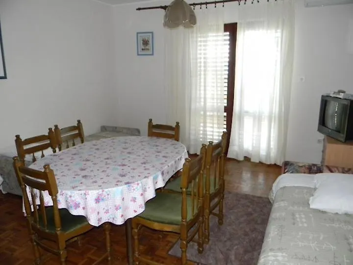 Apartments Puhalovic 扎达尔