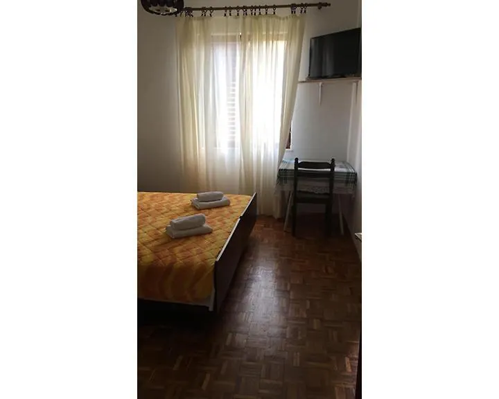 Apartments Puhalovic 扎达尔