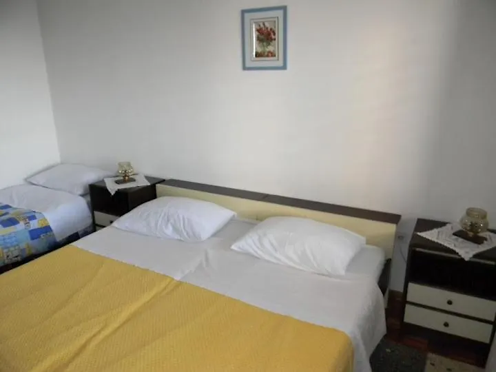 Apartments Puhalovic 扎达尔